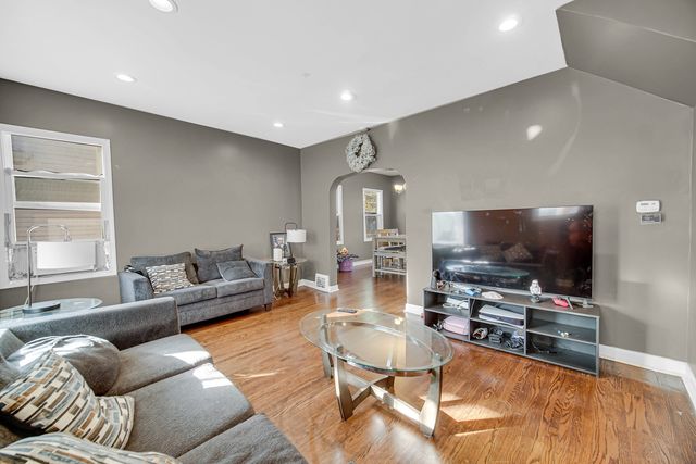 310 S 2ND Avenue, Maywood, IL 60153