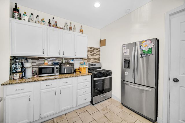 310 S 2ND Avenue, Maywood, IL 60153