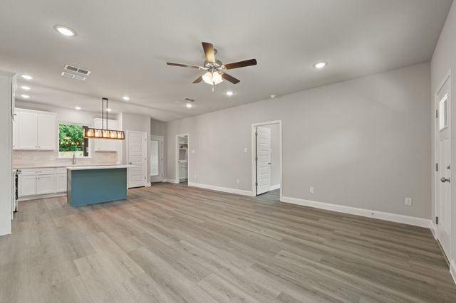 702 Scudder Street, Cleburne, TX 76033