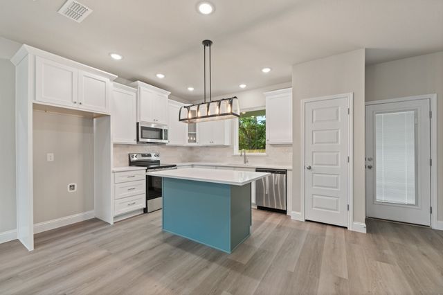 702 Scudder Street, Cleburne, TX 76033