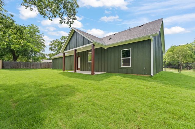702 Scudder Street, Cleburne, TX 76033