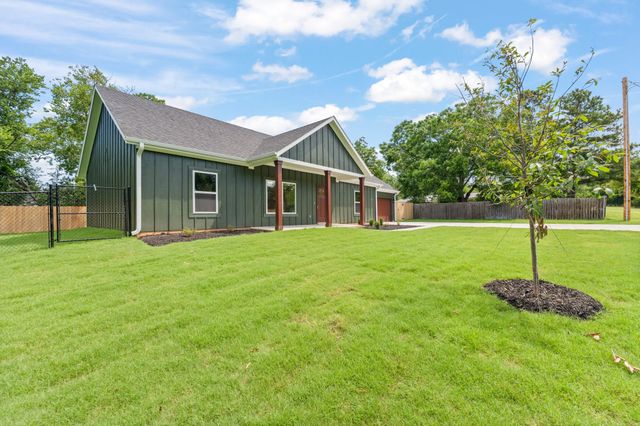 702 Scudder Street, Cleburne, TX 76033
