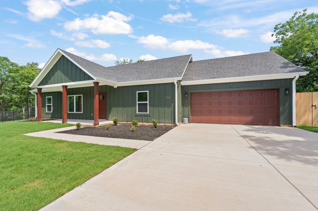 702 Scudder Street, Cleburne, TX 76033