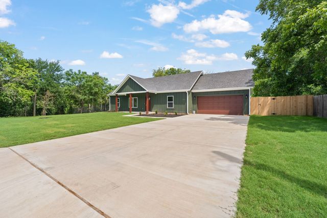 702 Scudder Street, Cleburne, TX 76033
