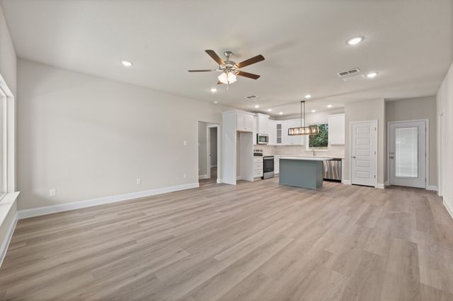 702 Scudder Street, Cleburne, TX 76033