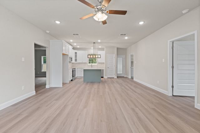 702 Scudder Street, Cleburne, TX 76033