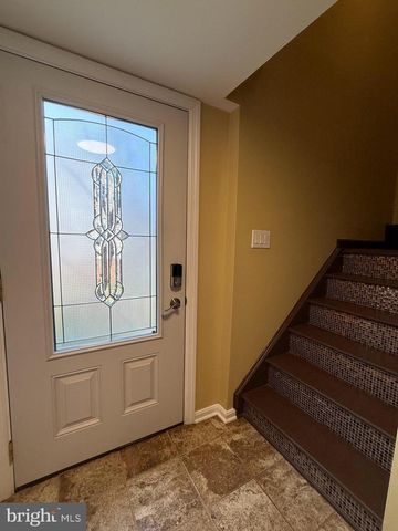 8318 UXBRIDGE CT, Springfield, VA 22151