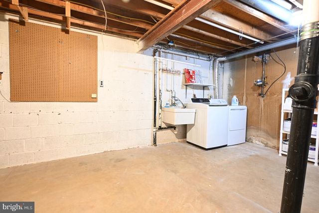 8318 UXBRIDGE CT, Springfield, VA 22151