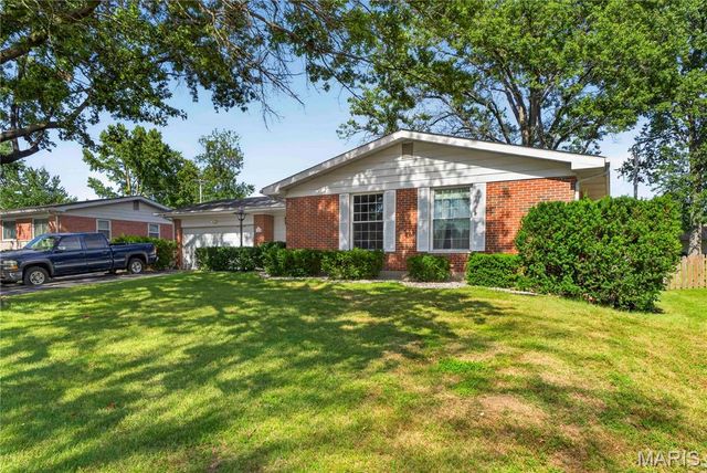 14010 Sunland Drive, Florissant, MO 63034