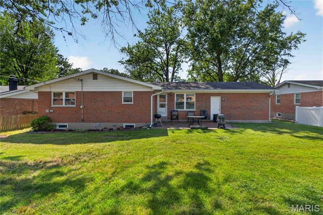 14010 Sunland Drive, Florissant, MO 63034