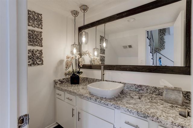 2323 Augusta Drive 30, Houston, TX 77057