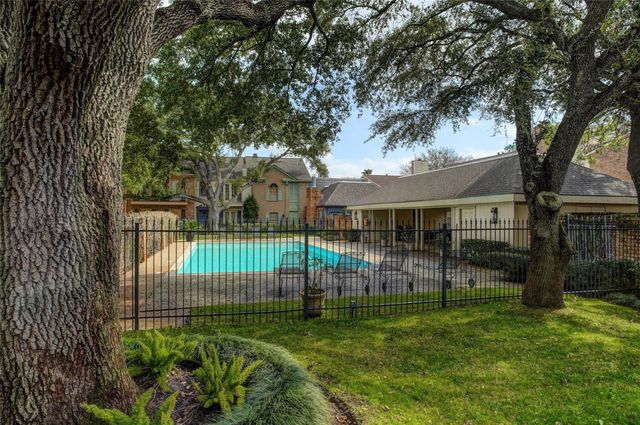 2323 Augusta Drive 30, Houston, TX 77057