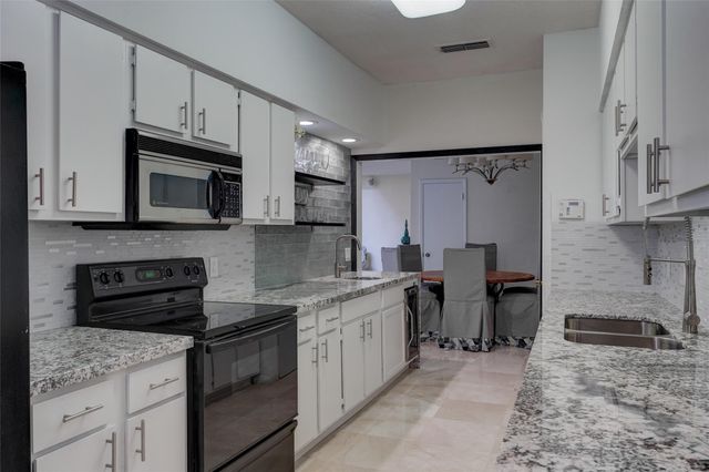 2323 Augusta Drive 30, Houston, TX 77057