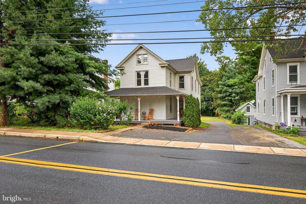 41 BLUE ROCK RD, Millersville, PA 17551