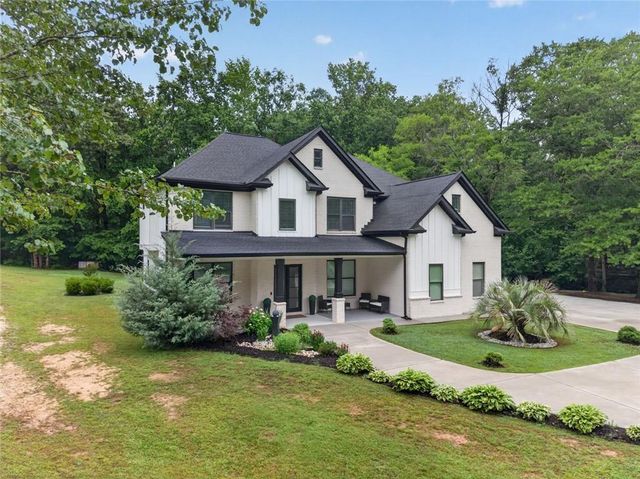 1260 Old Victron School Road, Hoschton, GA 30548