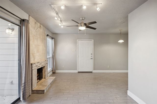 1503 N Garrett Avenue 111, Dallas, TX 75206