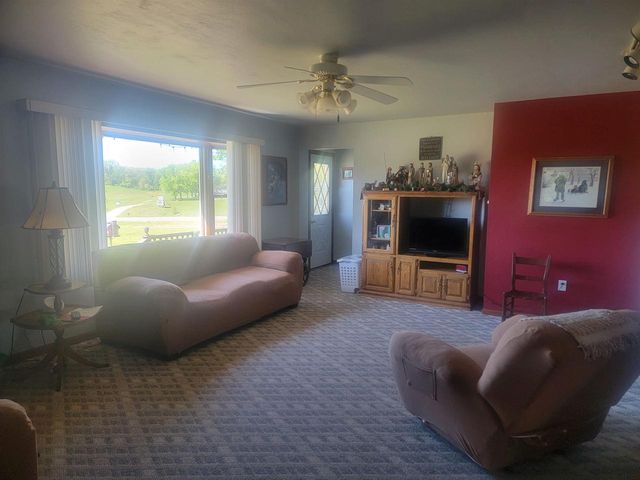 S1310 State 33 Road, La Valle, WI 53941