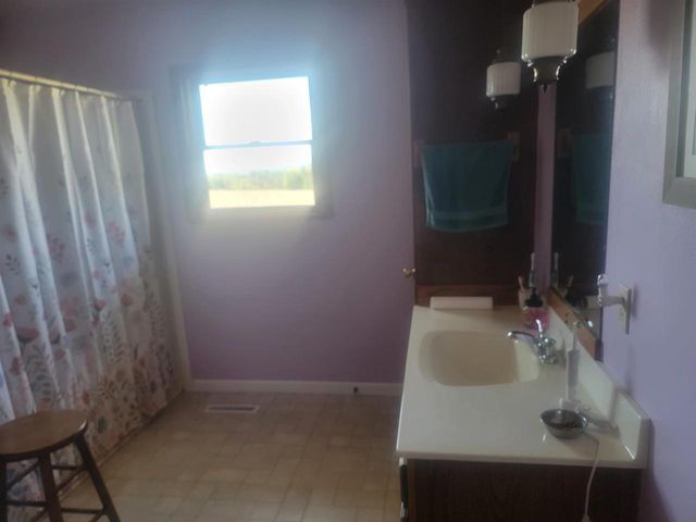 S1310 State 33 Road, La Valle, WI 53941