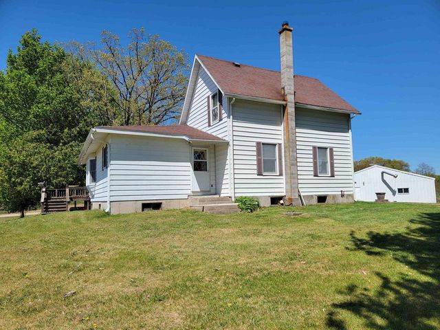 S1310 State 33 Road, La Valle, WI 53941