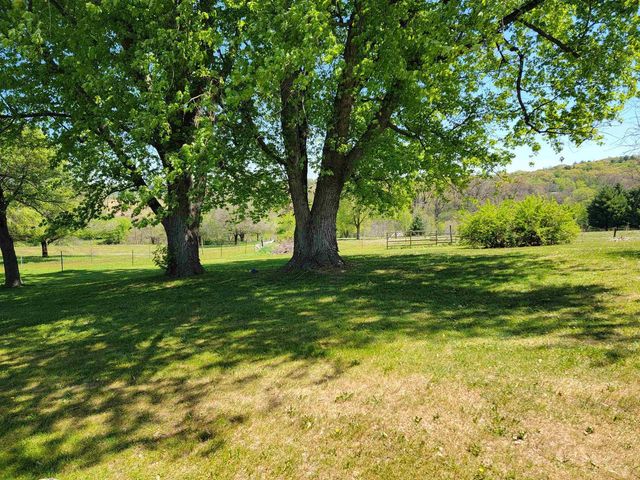 S1310 State 33 Road, La Valle, WI 53941