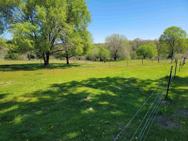 S1310 State 33 Road, La Valle, WI 53941