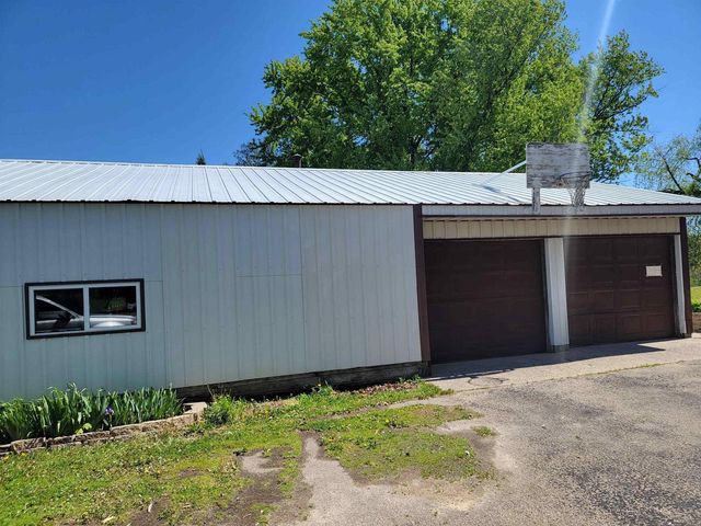 S1310 State 33 Road, La Valle, WI 53941