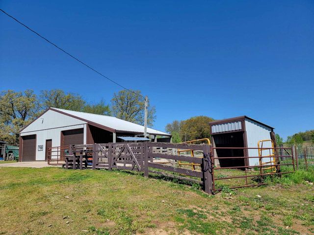S1310 State 33 Road, La Valle, WI 53941