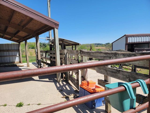 S1310 State 33 Road, La Valle, WI 53941