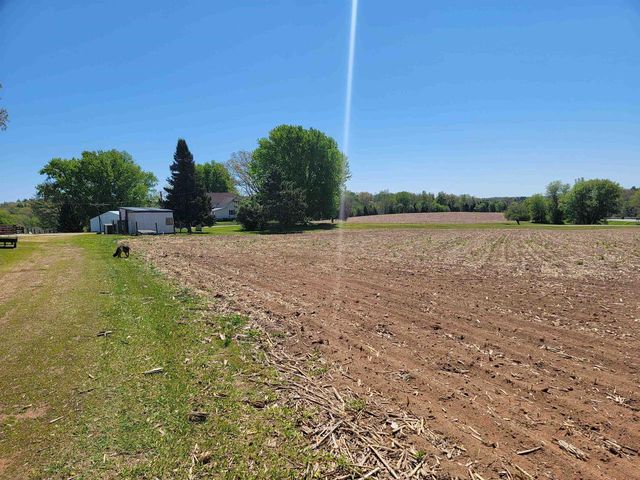 S1310 State 33 Road, La Valle, WI 53941
