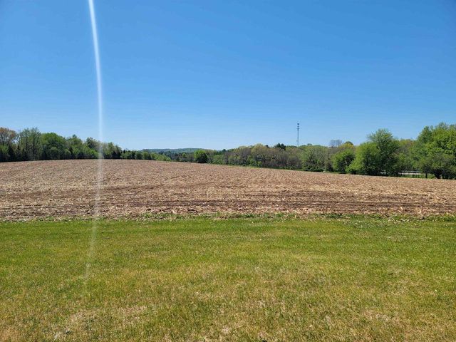 S1310 State 33 Road, La Valle, WI 53941
