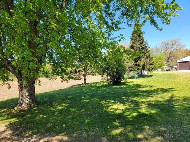 S1310 State 33 Road, La Valle, WI 53941