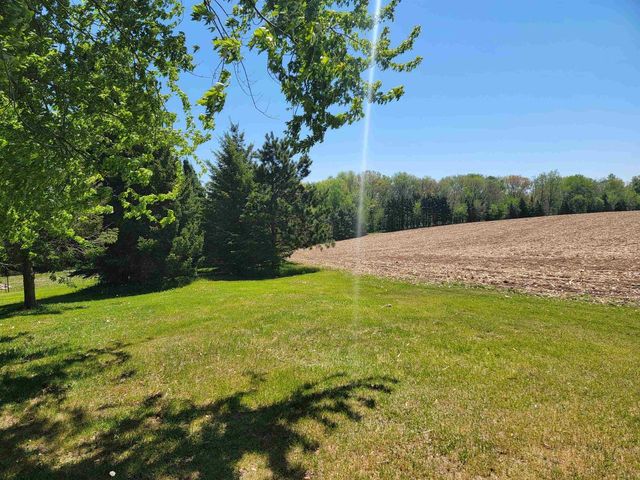 S1310 State 33 Road, La Valle, WI 53941