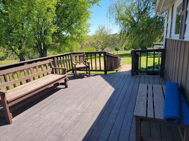 S1310 State 33 Road, La Valle, WI 53941