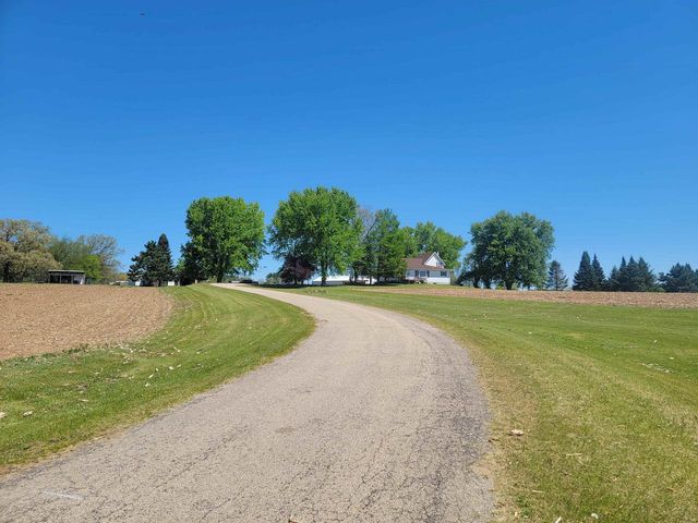 S1310 State 33 Road, La Valle, WI 53941