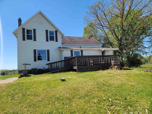 S1310 State 33 Road, La Valle, WI 53941