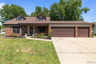 12 Lynn Drive, St Peters, MO 63376