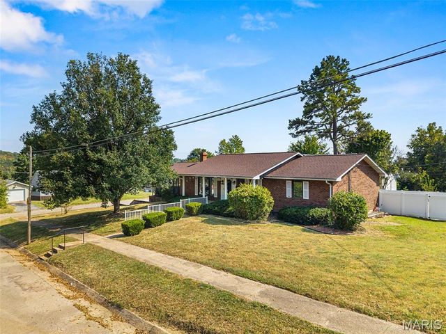 319 Jefferson Street, De Soto, MO 63020