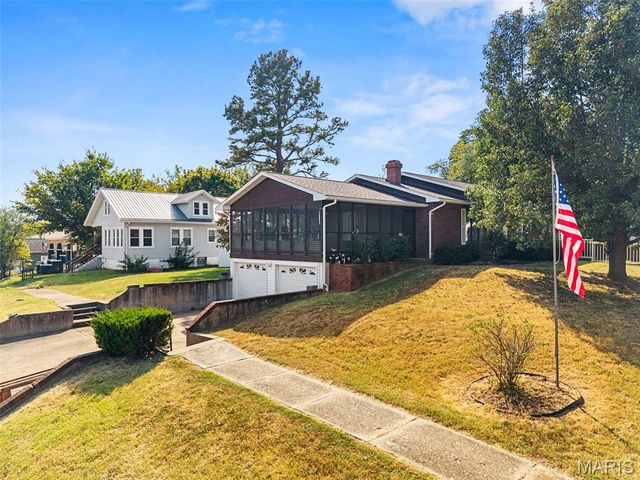 319 Jefferson Street, De Soto, MO 63020