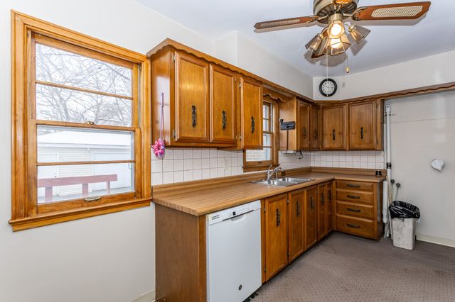 1725 Grand Avenue, West Des Moines, IA 50265