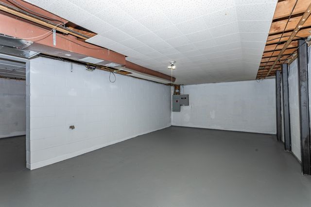 1725 Grand Avenue, West Des Moines, IA 50265