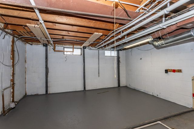 1725 Grand Avenue, West Des Moines, IA 50265