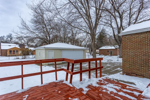 1725 Grand Avenue, West Des Moines, IA 50265