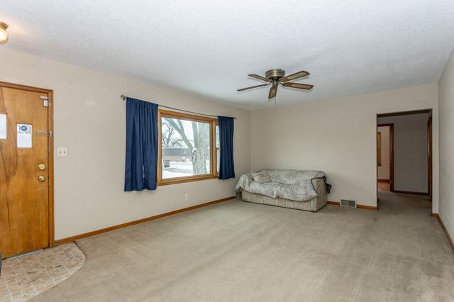 1725 Grand Avenue, West Des Moines, IA 50265