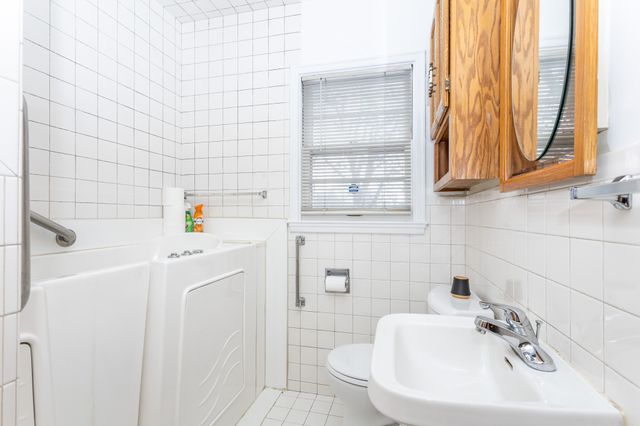 1725 Grand Avenue, West Des Moines, IA 50265