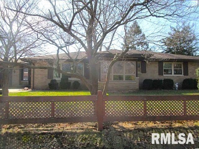 1002 CAMBRIDGE Court, Pekin, IL 61554