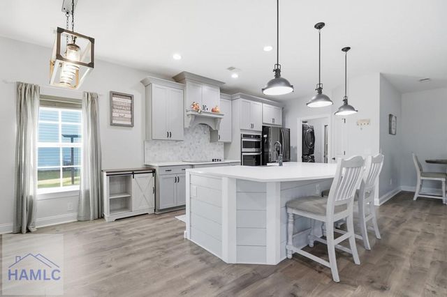 121 Crawford Lane, Richmond Hill, GA 31324