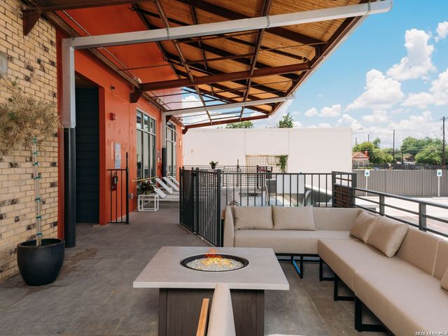 210 W Peden Aly Unit 119, San Antonio, TX 78204