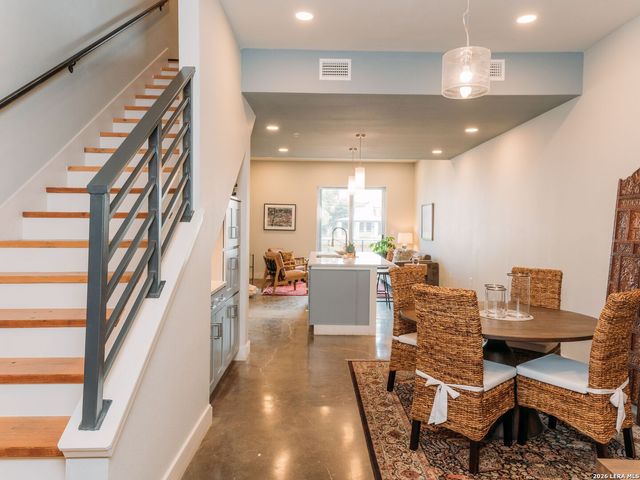 210 W Peden Aly Unit 119, San Antonio, TX 78204