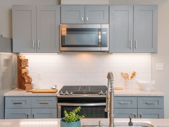 210 W Peden Aly Unit 119, San Antonio, TX 78204