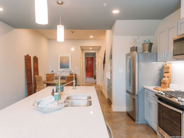 210 W Peden Aly Unit 119, San Antonio, TX 78204